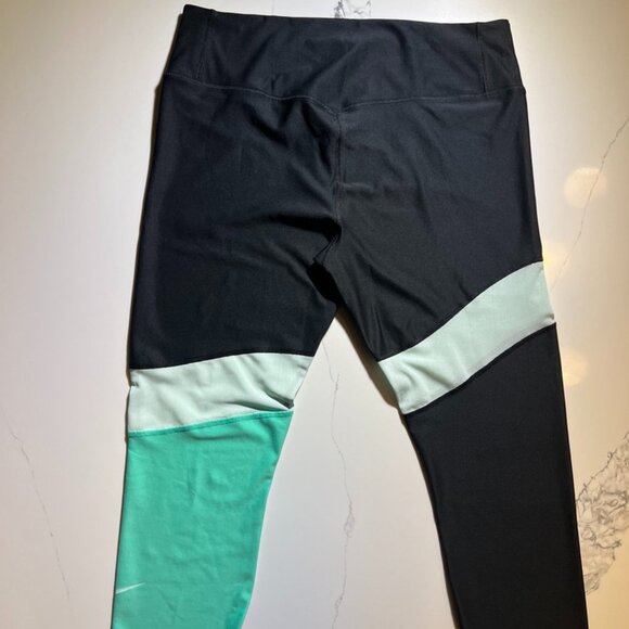 NWOT - Nike - Power Crop Leggings - Black / Green / White - Size 16 - Picture 6 of 15